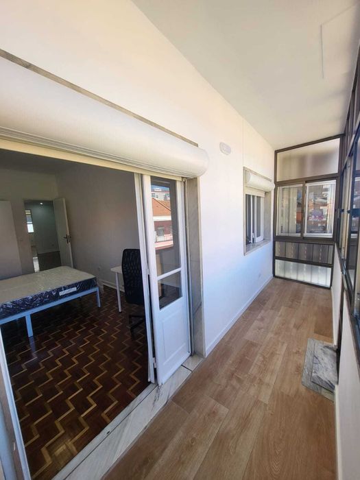 Apartamento Remodelada no Centro de Almada, 4 Quartos, Estudantes/Professores