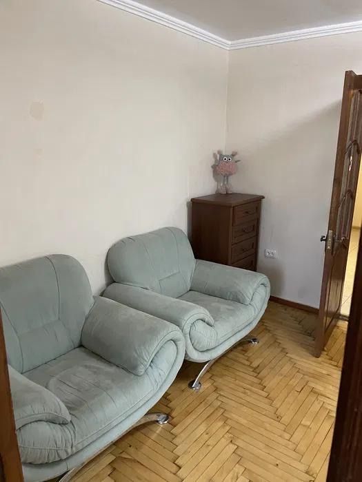 Продам 2 ком.кв в центре города .Проспект Соборный