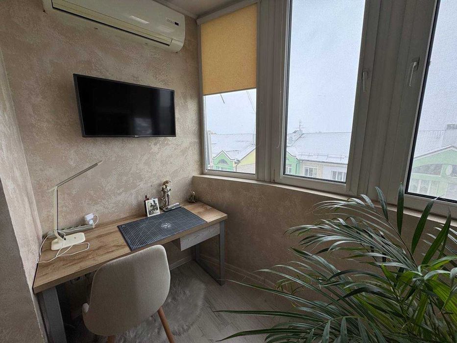 Простора 2-кімнатна квартира на Буковинській в новому будинку