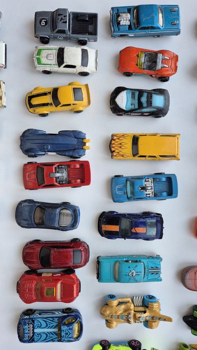 Hot wheels машинки