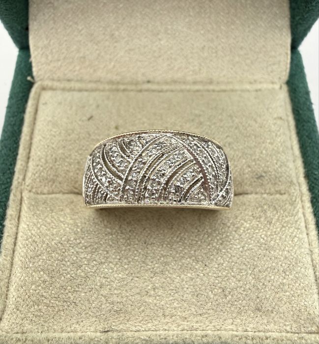 Złoty pierścionek z diamentami 0,30ct