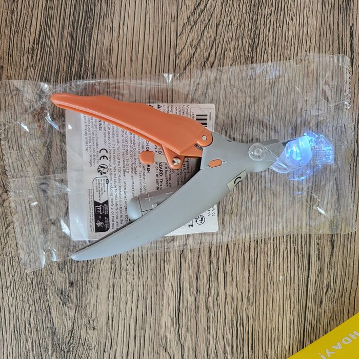 Obcinacz cążki do pazurów psa kota królika z podświetleniem