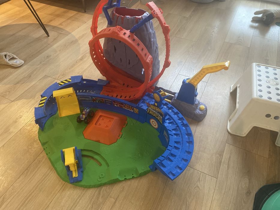 Wulkan T Rex Hot Wheels Monster Truck