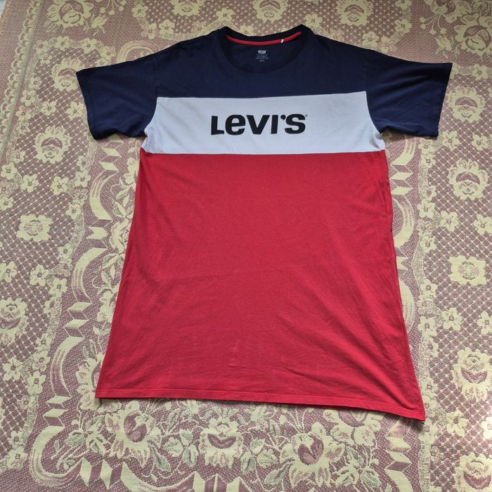 Футболка Levis,розмір S оверсайс.