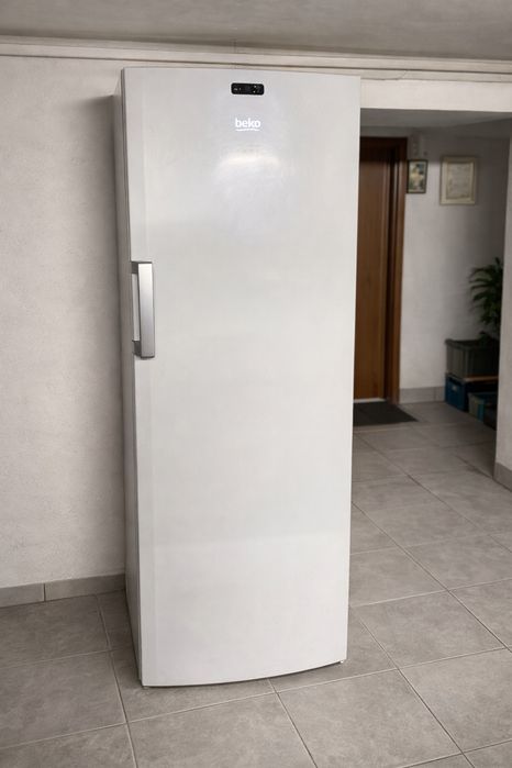 Zamrazarka pionowa beko