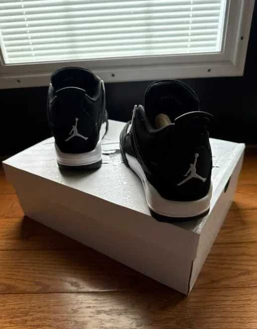 AJ4_Retro_White_Thunder 45