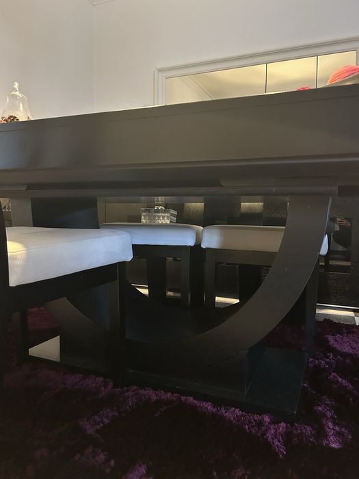 Conjunto de mesa de jantar, 6 cadeiras e aparador — madeira maciça preta
