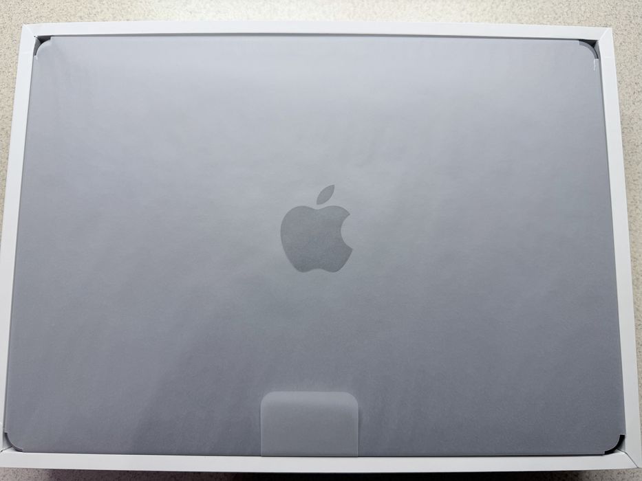 Продам  MacBook Air 13,6" M3