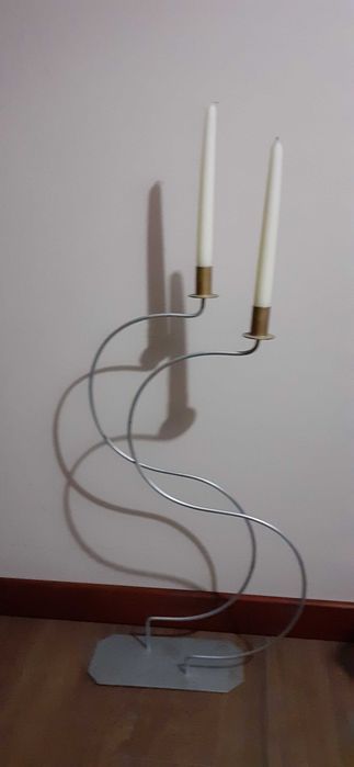 Suporte para velas único. 65 cm de altura.