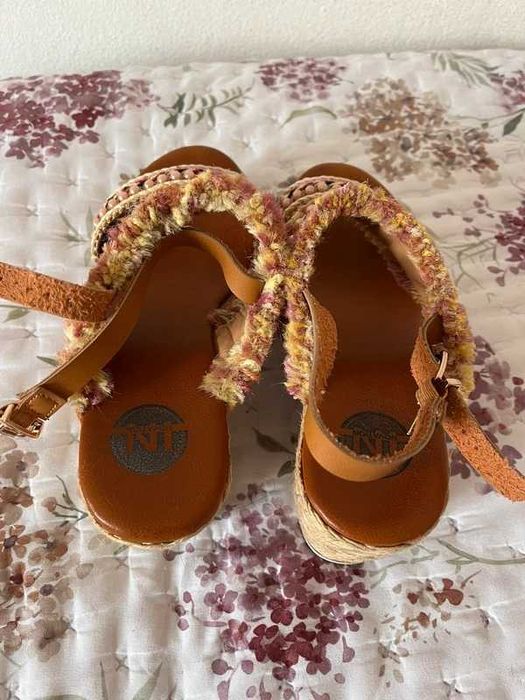 Sandálias com plataforma