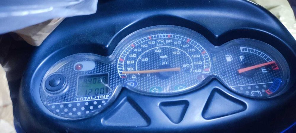 Yamaha Maxster 125cc (2001) – Impecável de Garagem