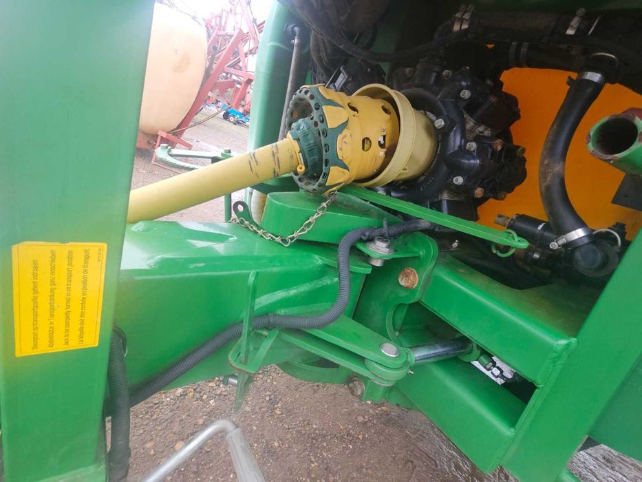 Opryskiwacz John Deere 732. 3000 litry , szerokość 24 m.  stan idealny