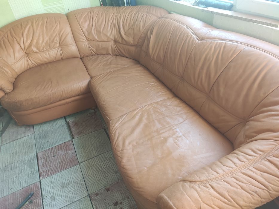 Розкладний шкіряний диван