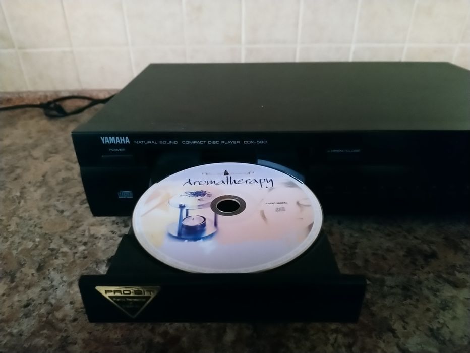 YAMAHA CDX-580 Natural Sound CD Compact Disc Player