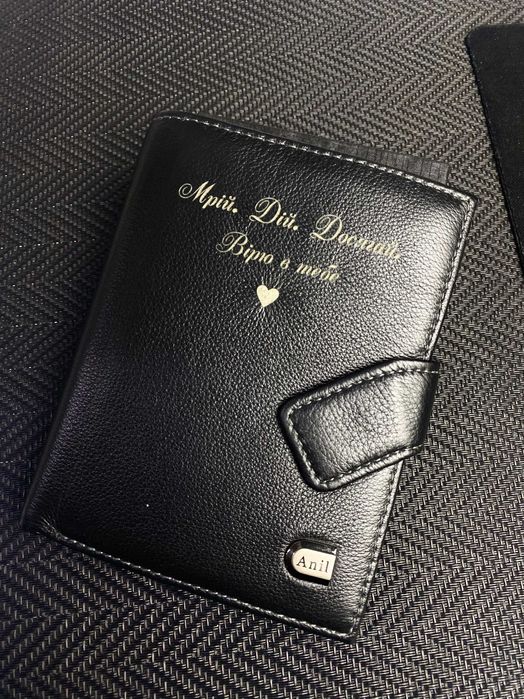 Лазерне гравіювання на шкірі | Гаманці, ремені, щоденники, аксесуари