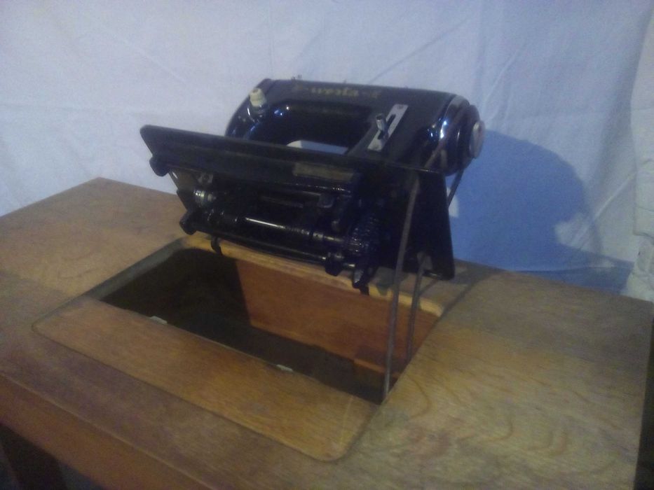 Stara maszyna do szycia WESTA