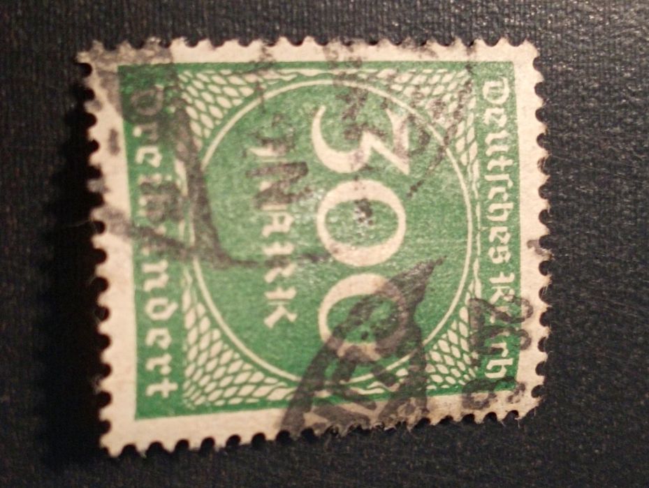 3 selos inflação 1923  - hiperinflação Alemanha 5 pfennig e 300 Mark
