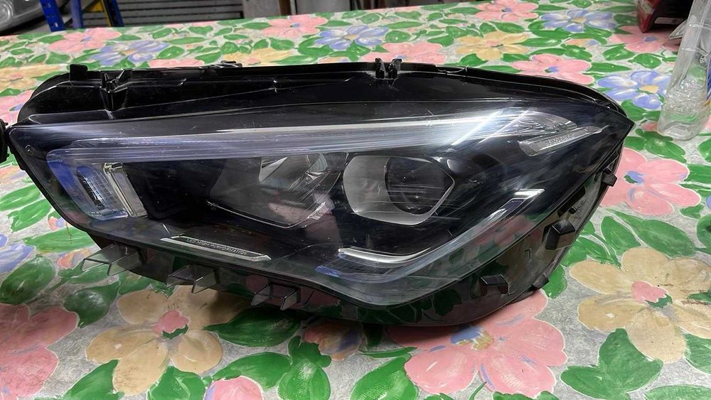 Par de Faróis Mercedes CLA W118 LED