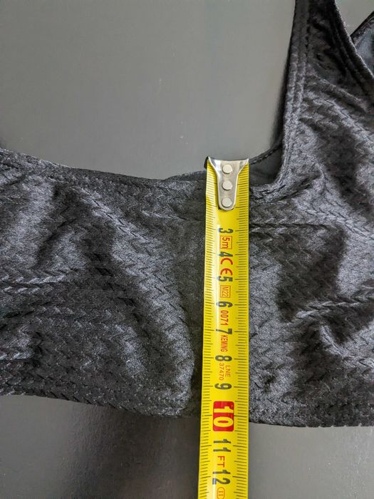 Czarna góra od bikini rozm. 140
