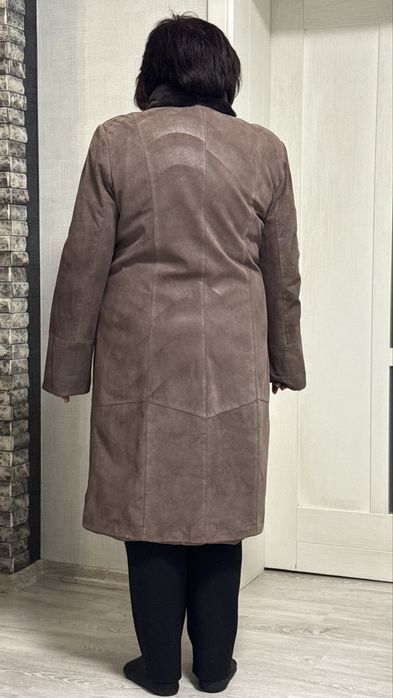 Жіноче натуральне шкіряне ( утеплене) демисезонне пальто. Розмір 52.