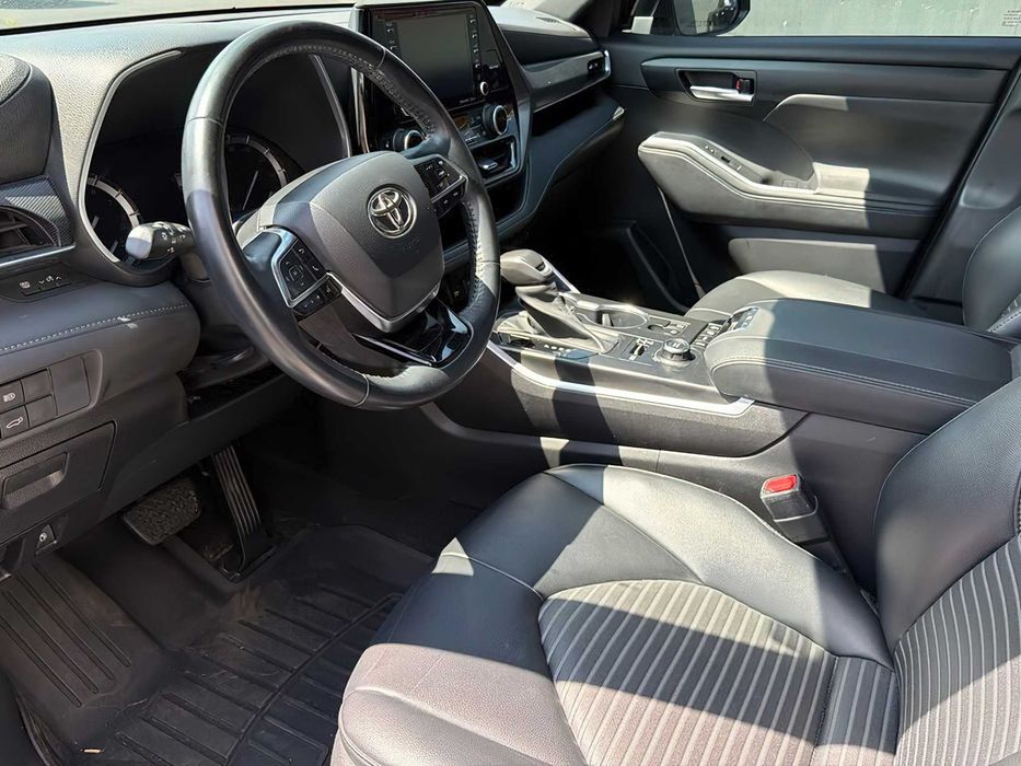 Toyota Highlander      2021