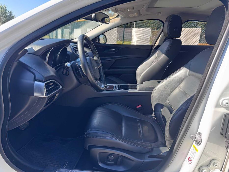 Jaguar XE 25t Prestige      2018
