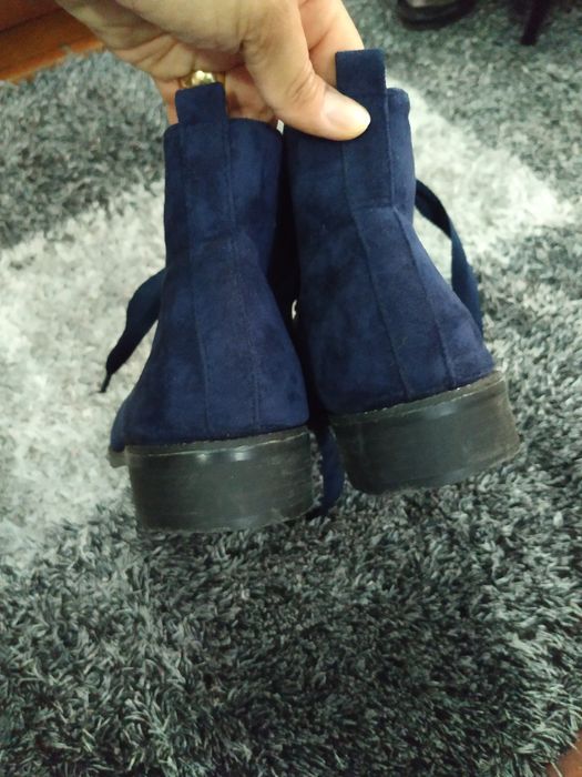 Sapato com brilhantes muito lindos tamanho 40. Só usados uma vez.