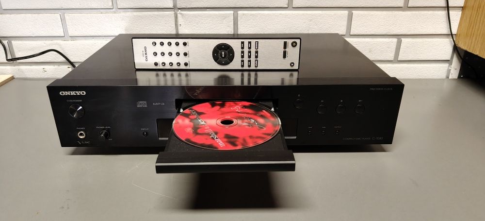 Odtwarzacz CD-MP3  ONKYO  C-7030 z pilotem