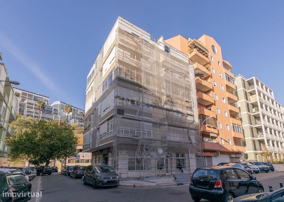 T2 Totalmente Remodelado | Dafundo – Cruz Quebrada | 80 M² | Elevador