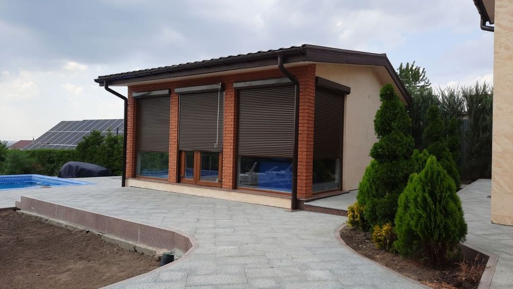 Захисні Ролети ворота в гараж, на двері, вікна, терасу