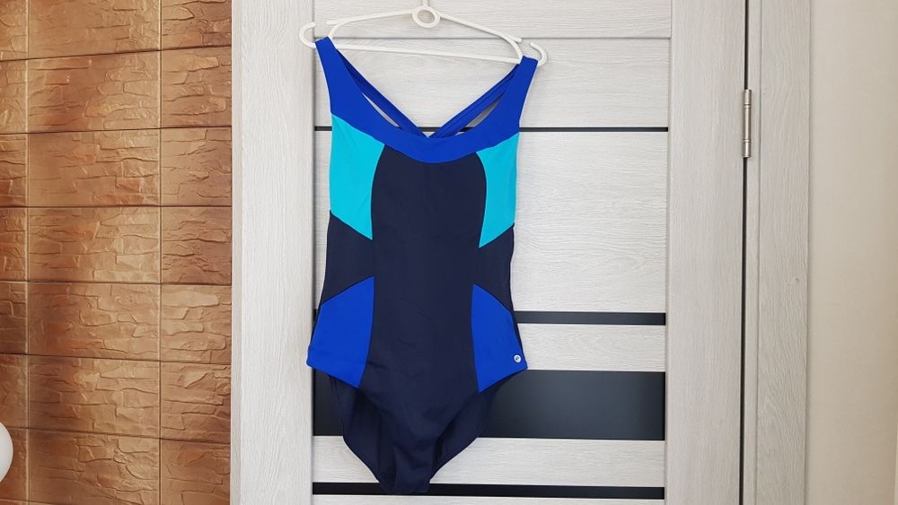 Стильный спортивный купальник спортивний слитный суцiльний совместный