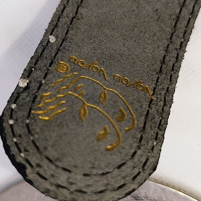 Cinto em Pele de qualidade Vintage Fivela Jesus Cristo Resina em Metal