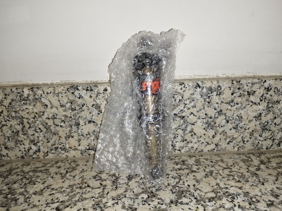 Amortecedores traseiros Fox NOVOS