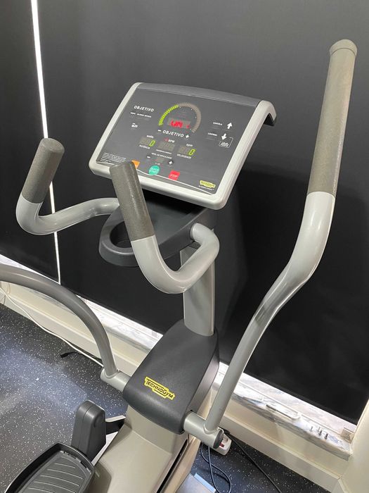 Technogym – Elíptica SYNCHRO Excite 500 – Excelente Estado