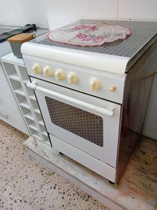 Fogão com bilha vazia