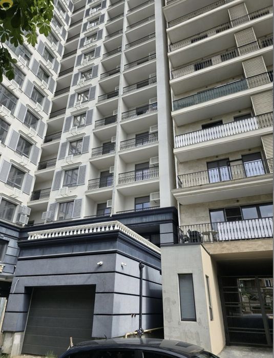 Двухкомнстная квартира в новом кирпичном доме на Французском бульваре