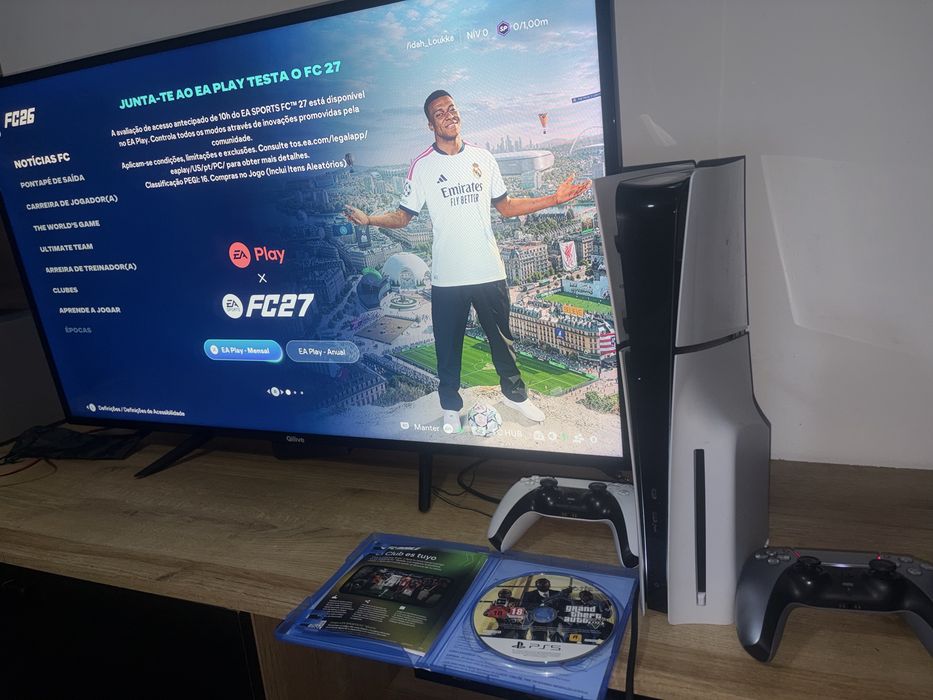 Ps5 com 2 comandos e 2 jogos