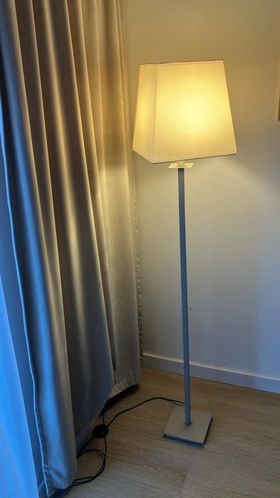 Lampa stojąca pokojowa