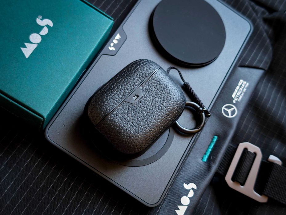 Защитный кейс "Mous" Black Leather к наушникам Apple AirPods Pro 1 и 2