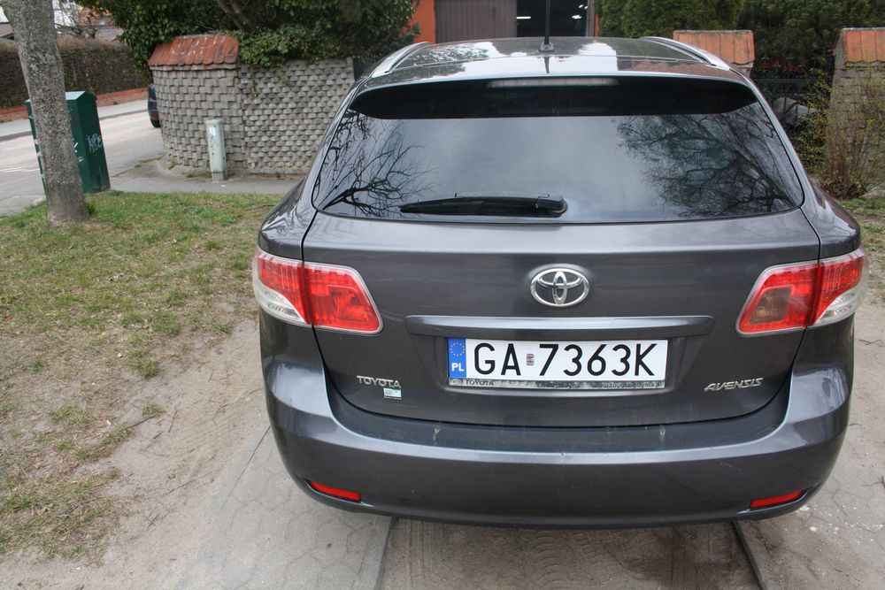 Avesis 2.0 d4d,kombi,2010r,ladny