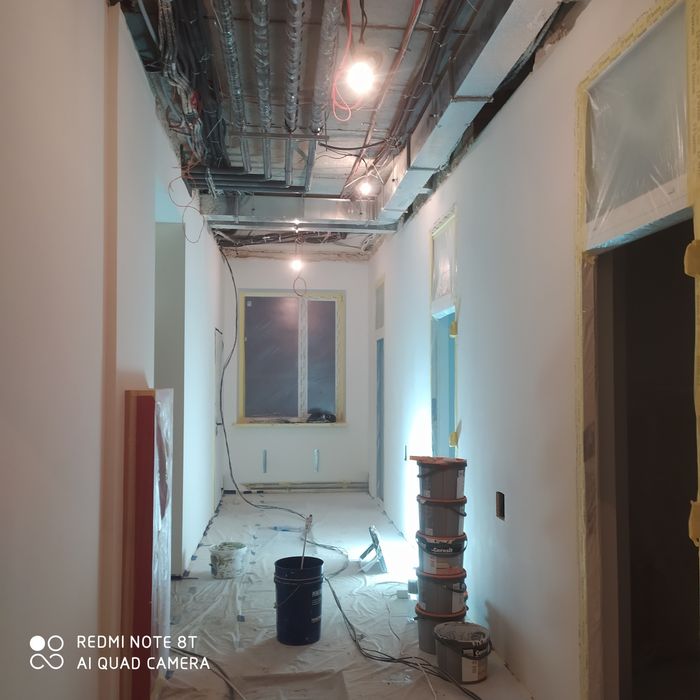 Покраска стен и потолков в городе и за городом