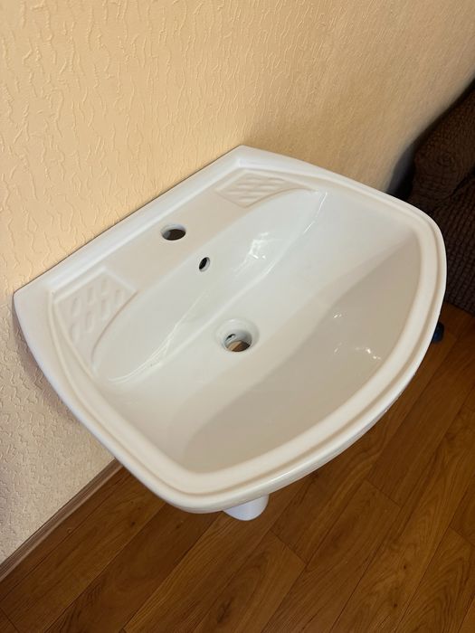 Раковина з ніжкою