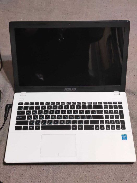 Купить ホワイトノートPC美品Windos1164bit X550C ASUS Ноутбук 15.6 / X550C Asus Windowsノート本体
