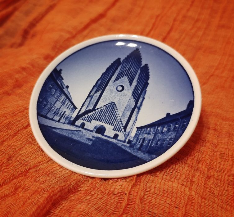 Mini talerz pamiątkowy Royal Copenhagen, Dania 1959 r. Fajans.