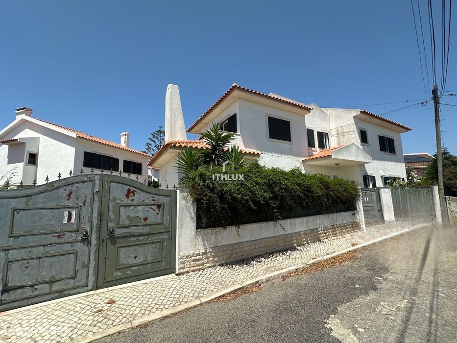 Fantástica Moradia, T5, Com Potencial de Investimento, 3 Suites, 5 Cas