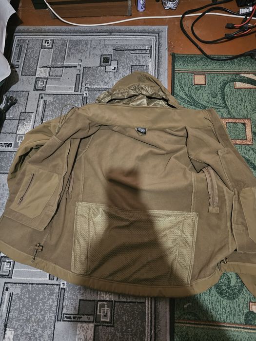 Тактична куртка M-TAC із технології Soft Shell у розмірі L.