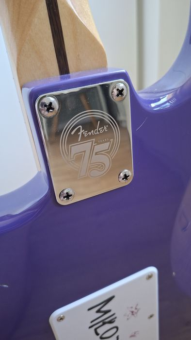 Gitara elektryczna Squier Sonic Ultraviolet HSS Dimarzio