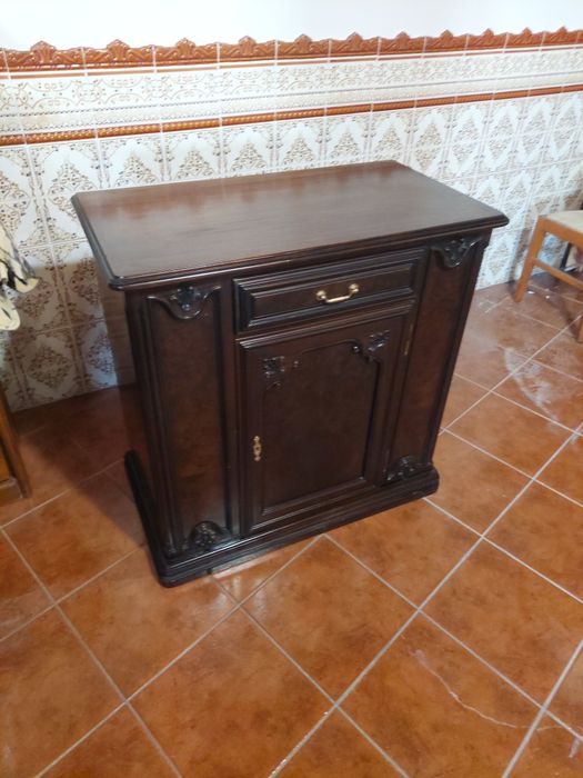 Móvel antigo excelentes condições