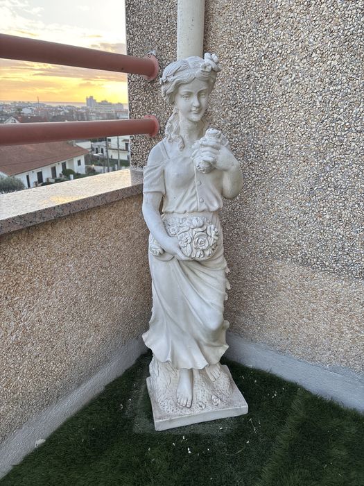 Estatua pedra jardim