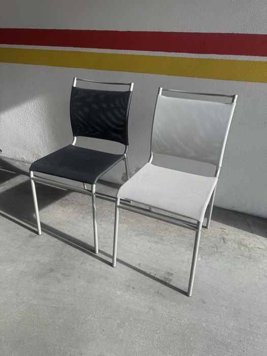 Cadeiras cinza e preta